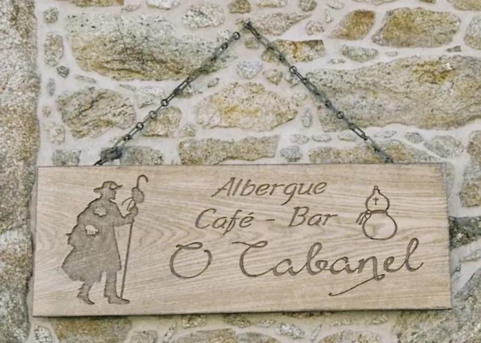 O Cabanel Albergue-Bar