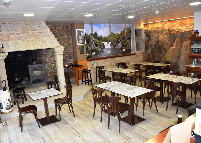 O Cabanel Albergue-Bar