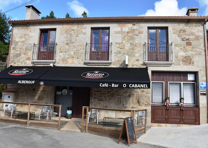 O Cabanel Albergue-Bar