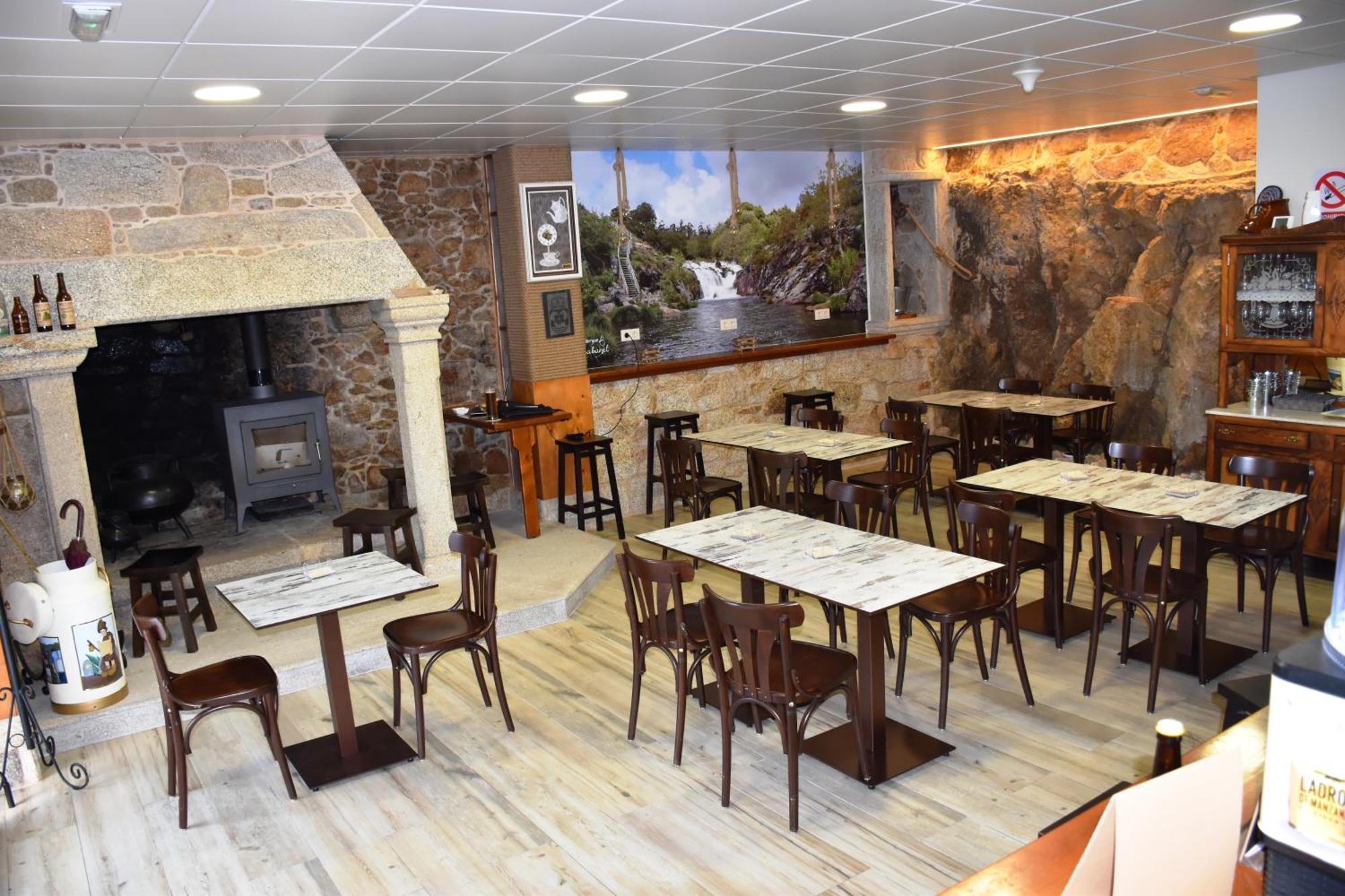 Hostel O Cabanel Albergue-bar